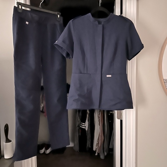 FIGS Navy Blue Scrub’s - Picture 1 of 4